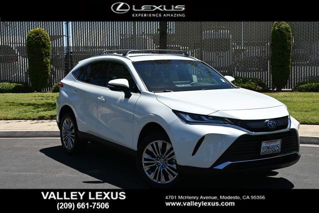 White (Blizzard Pearl) 2022 Toyota Venza XLE AWD SUV / Crossover All-Wheel Drive Continuously Variable Transmission
