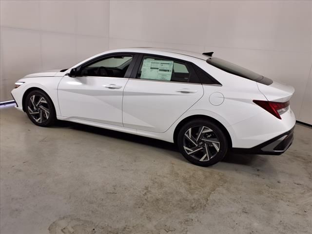 2025 Hyundai Elantra Limited photo