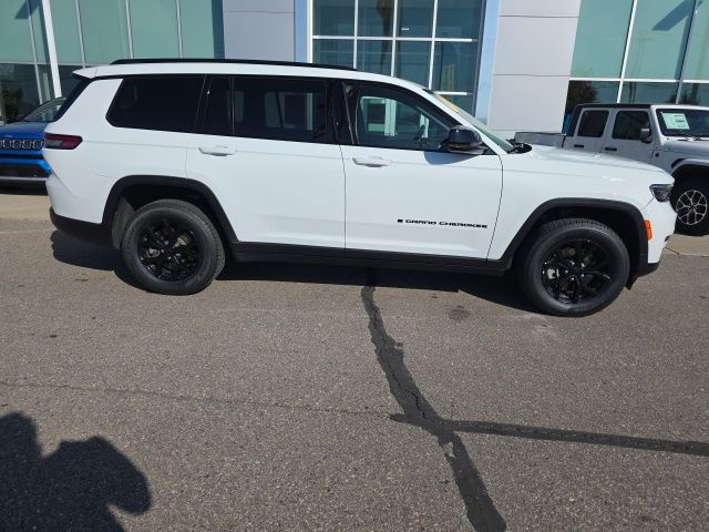 2024 Jeep Grand Cherokee L Altitude - Bright White Clearcoat exterior view 4