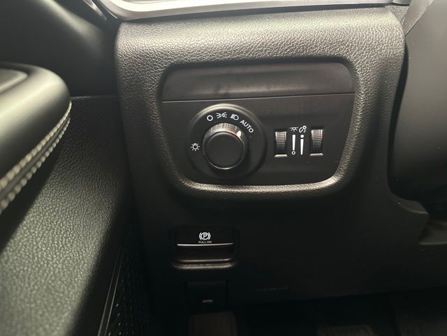 Used 2025 Jeep Grand Cherokee SUV