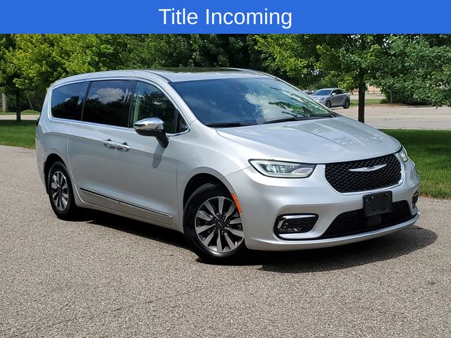 Silver Mist Clearcoat 2023 Chrysler Pacifica Hybrid Minivan Front-Wheel Drive Continuously Variable Transmission