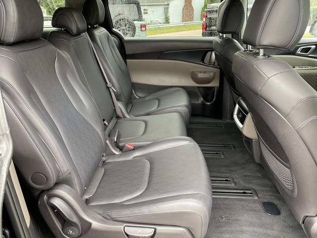 Used 2026 Kia Carnival Hybrid Van
