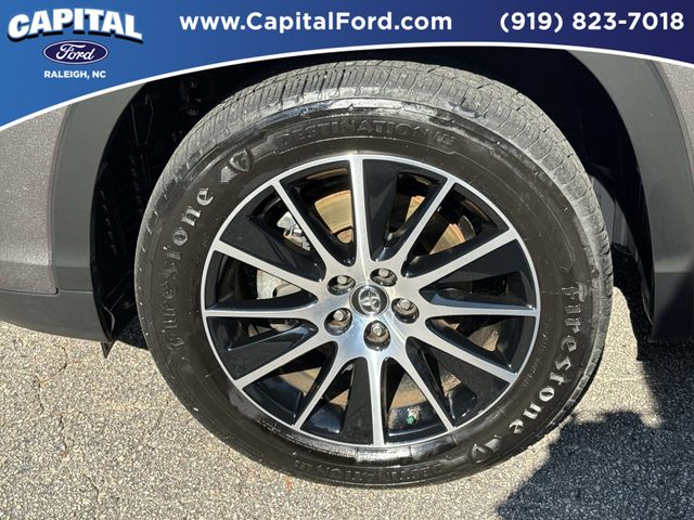 Used 2017 Gray Toyota SE image 13