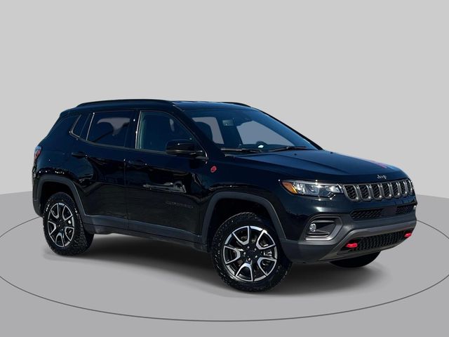 Diamond Black Crystal Pearlcoat 2024 Jeep Compass SUV / Crossover Four-Wheel Drive 8-Speed Automatic