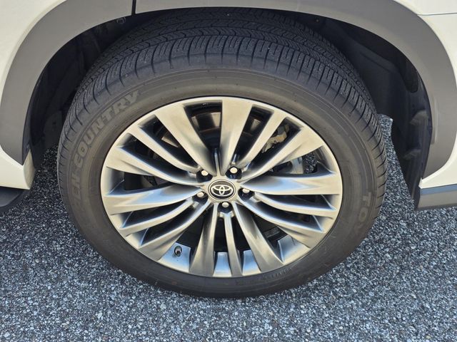 Used 2021 Toyota Highlander SUV