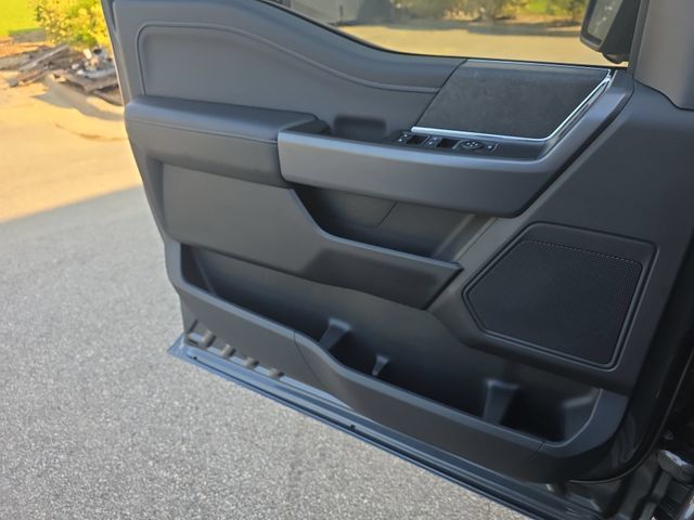New 2026 Carbonized Gray Metallic Ford XLT image 27