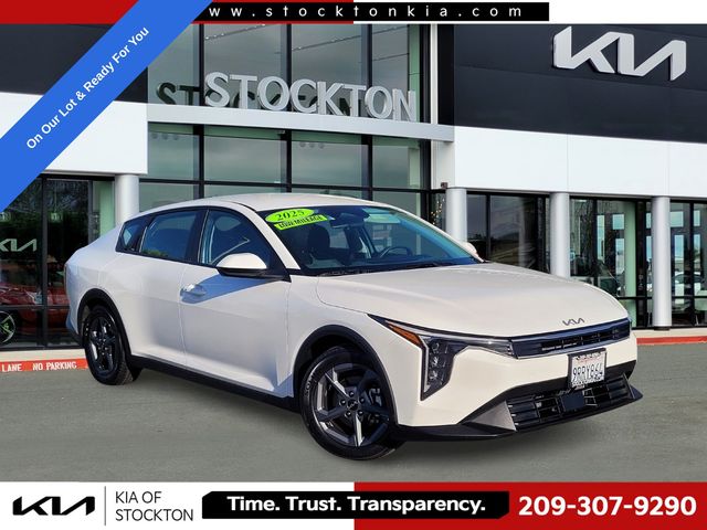 Snow White Pearl 2025 Kia K4 Sedan Front-Wheel Drive Continuously Variable Transmission
