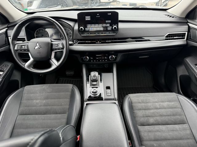 2024 Mitsubishi Outlander SE Black at Emmons Autoplex