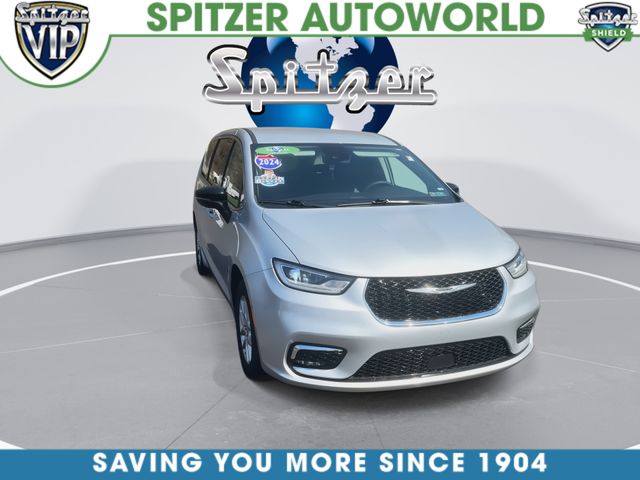 2024 Chrysler Pacifica Touring L - 2