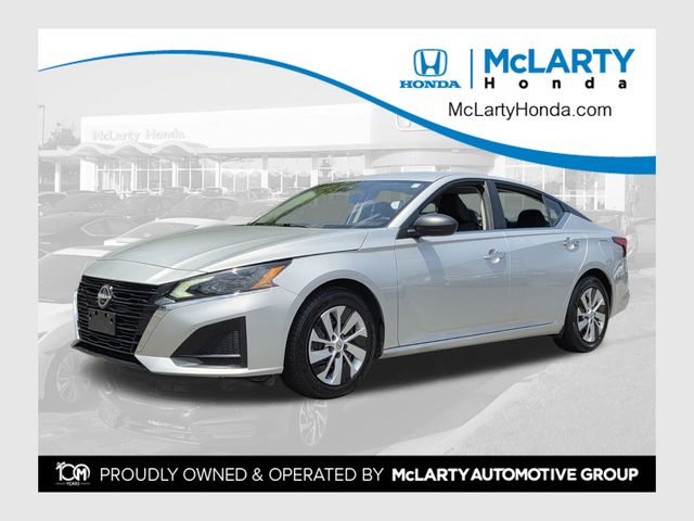 Brilliant Silver Metallic 2024 Nissan Altima Sedan Front-Wheel Drive Continuously Variable Transmission