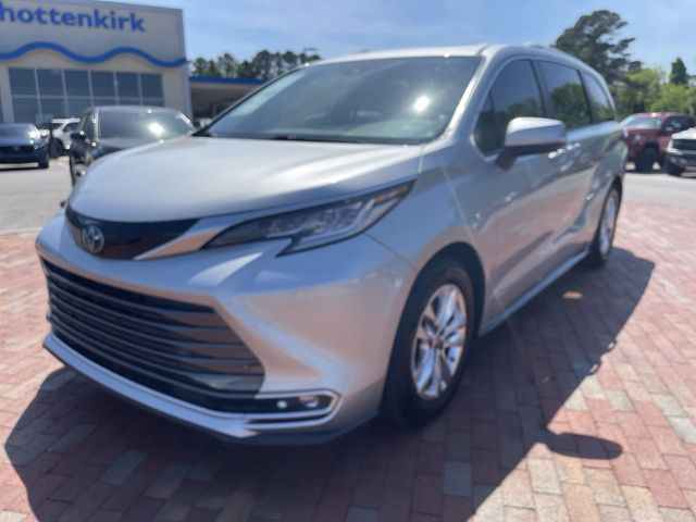 Celestial Silver Metallic 2021 Toyota Sienna Limited 7-Passenger FWD Minivan Front-Wheel Drive Continuously Variable Transmission