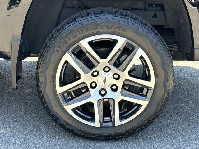 Used 2023 Black Chevrolet Z71 image 11