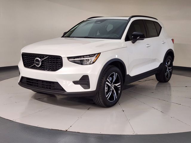 2026 Volvo XC40 B5 Core
