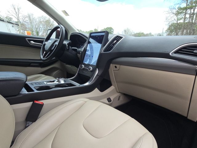 2022 Ford Edge Titanium:168337A