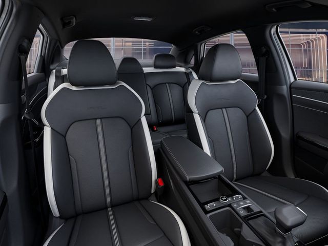 2025 Kia K5 GT-Line - Photo 15