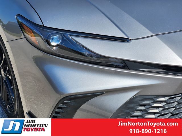 2025 Toyota Camry SE photo 7