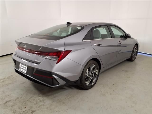 2025 Hyundai Elantra Limited photo