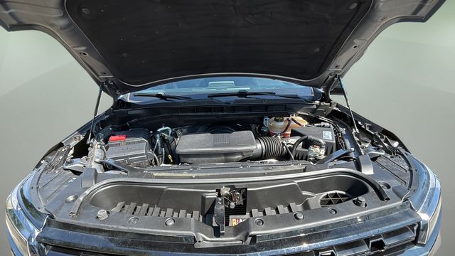 Used 2021 Gray Chevrolet Z71 image 32