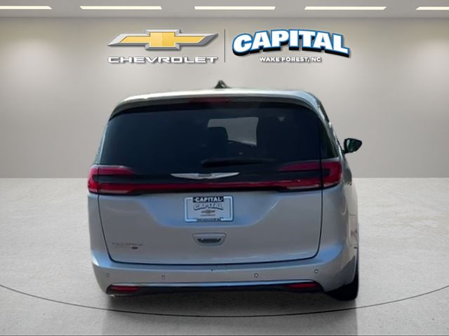 Used 2024 Silver Chrysler Touring L image 5