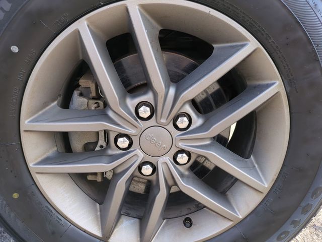 used 2016 Jeep Grand Cherokee car, priced at $9,790