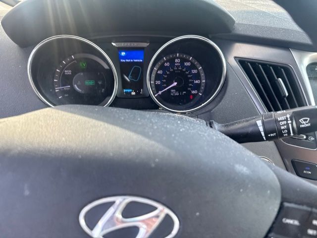 Used 2015 Starlight Silver Hyundai Base image 5