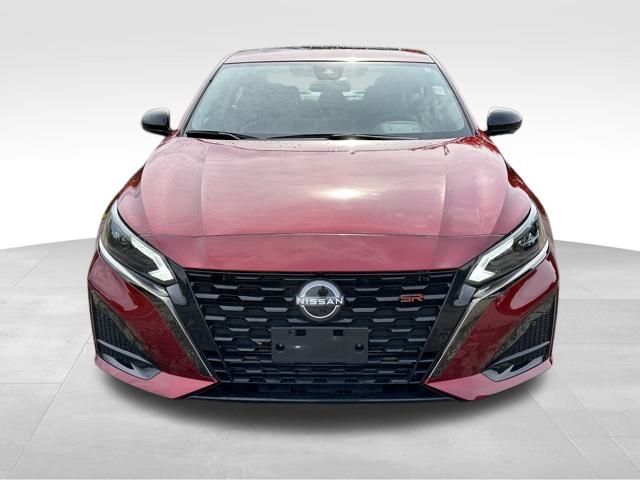 2023 Nissan Altima 2.0 SR 2