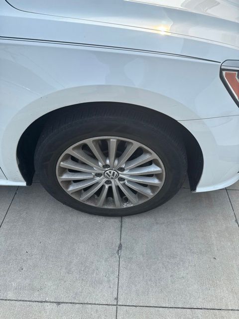 2017 Volkswagen Passat 1.8T SE White at Bob Ruth Ford