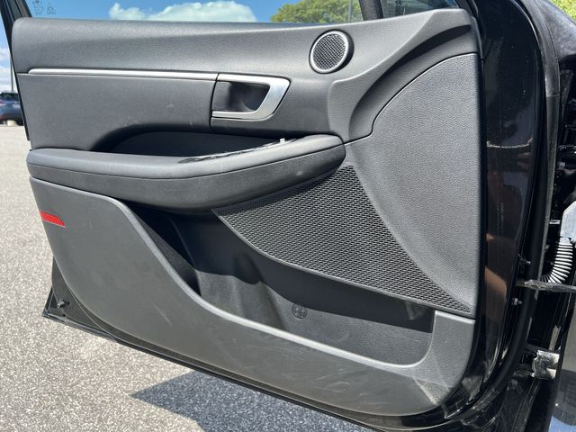 Used 2025 Black Hyundai SEL image 31