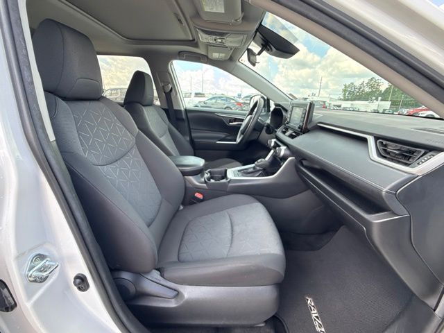 2021 Toyota RAV4 XLE:B02452
