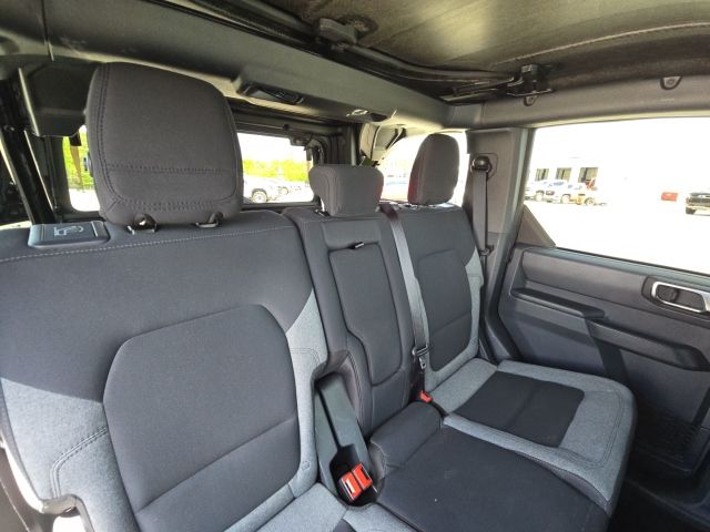 2025 Ford Bronco Big Bend:B02305