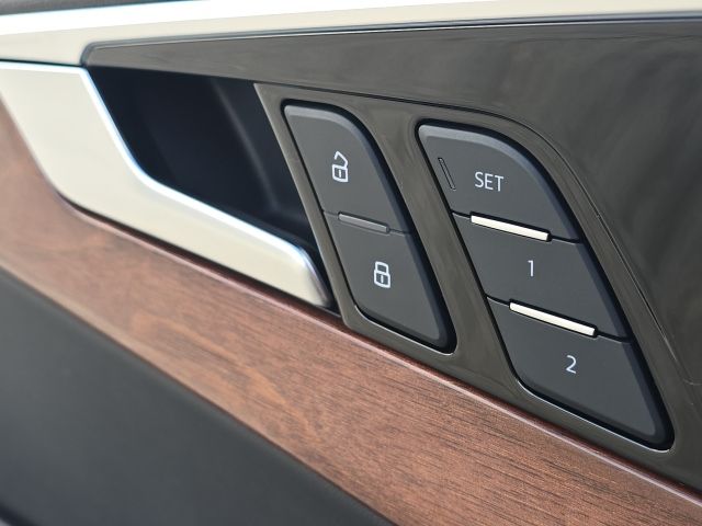 2022 Audi A4 40 Premium Plus:B02144