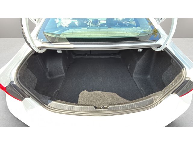 Used 2025 White Chevrolet LT image 31