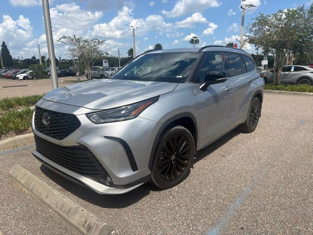 Celestial Silver Metallic 2024 Toyota Highlander SUV / Crossover Front-Wheel Drive 8-Speed Automatic