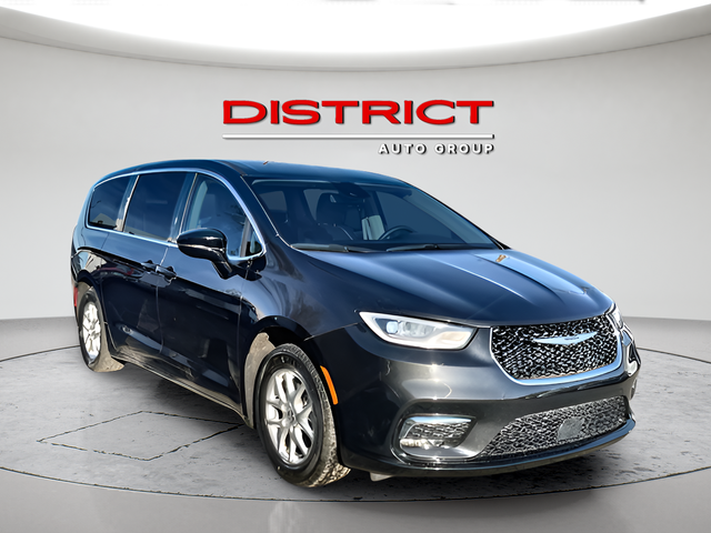 Brilliant Black Crystal Pearlcoat 2024 Chrysler Pacifica Minivan Front-Wheel Drive 9-Speed Automatic