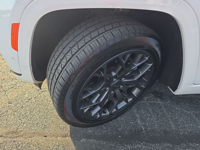 Used 2023 White Jeep Summit image 35