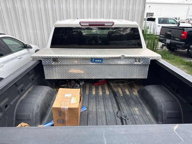 Used 2022 White Chevrolet WT image 7