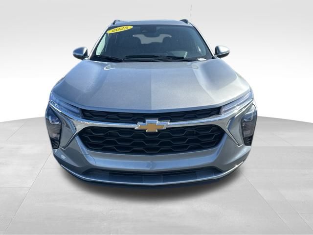 2025 Chevrolet Trax LT photo