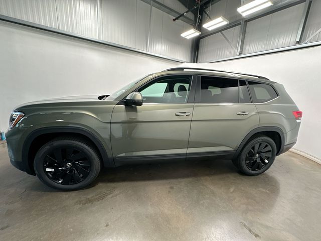 2026 Volkswagen Atlas 2.0T SE w/Technology Green at Subaru and VW of Moon Township