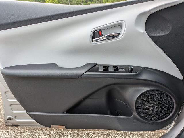 2019 Toyota Prius LE AWD-e photo