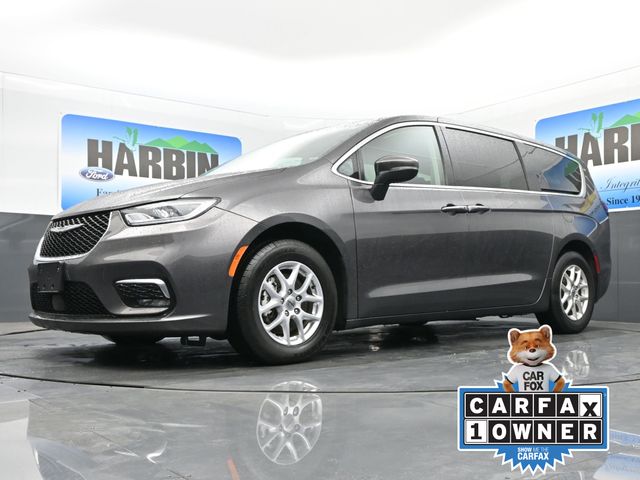 2023 Chrysler Pacifica Touring L photo