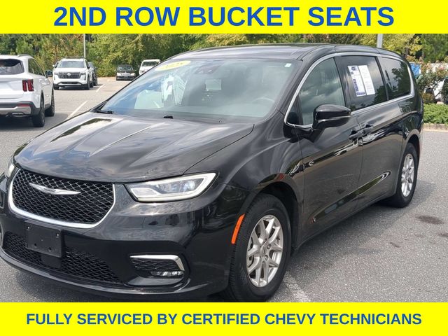 Used 2025 Chrysler Pacifica Van