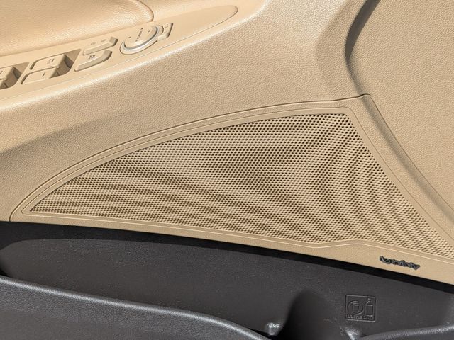 2012 Hyundai Sonata - Image 16