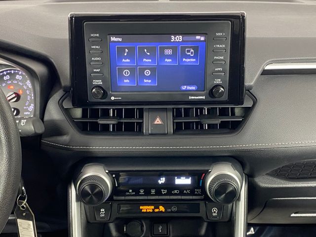 2021 Toyota RAV4 LE photo