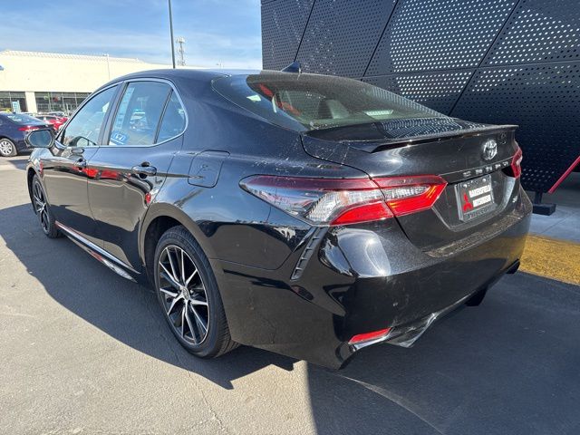 2022 Toyota Camry SE 6