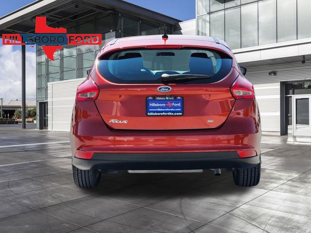 2018 Chili Pepper Red Ford Focus SE FWD Hatchback