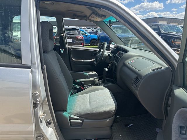 2002 Silver Metallic Chevrolet Tracker Base 4X4 SUV