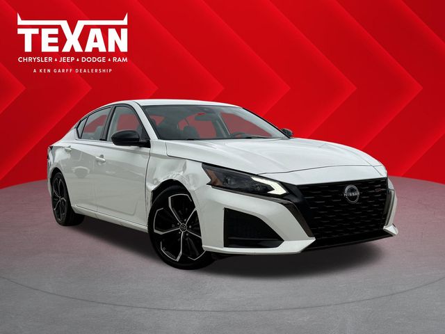 2023 Nissan Altima 2.5 SR White at Central Houston Nissan