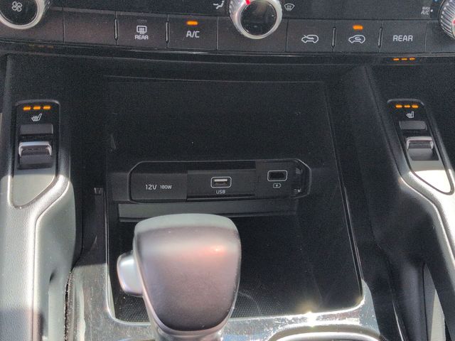 Used 2021 White Kia S image 16