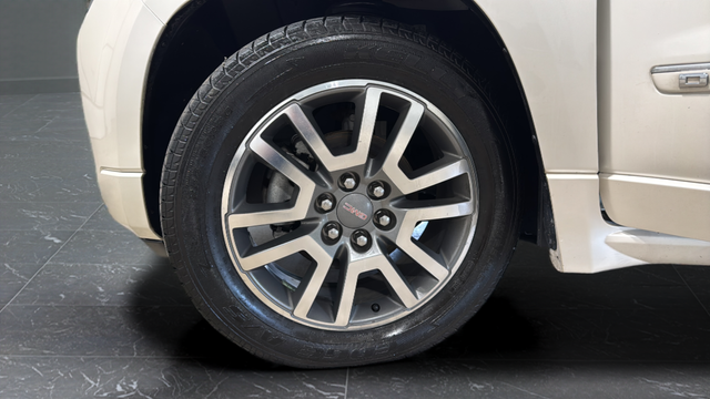 Used 2014 White Diamond Clearcoat GMC Denali image 35