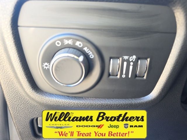 2024 Jeep Grand Cherokee Altitude X - Diamond Black Crystal Pearlcoat exterior view 12